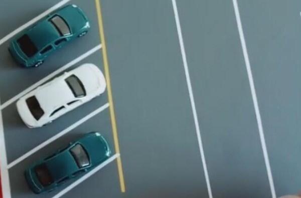 斜车位停车怎么判断车头距离，斜线停车位停车技巧