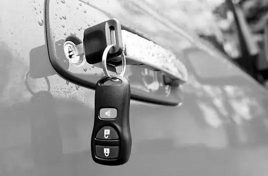 汽车钥匙丢失怎么办理，汽车钥匙丢了配一把多少钱