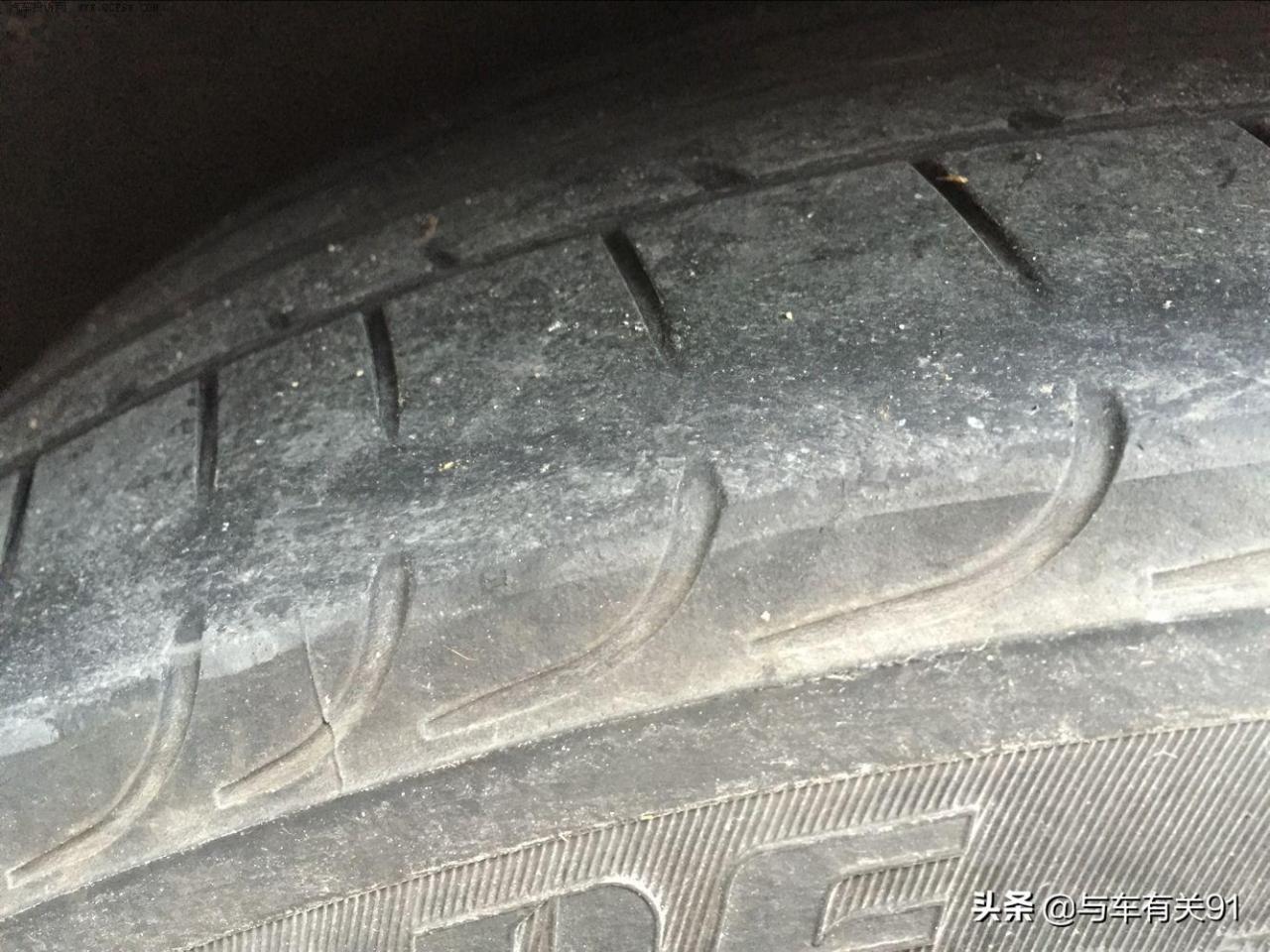汽车轮胎什么时候换一次，轮胎多久必须换，轮胎安全线怎么看