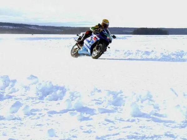 冬天摩托难启动，冬天骑摩托车怎么防滑，摩托车下雪天怎样骑行