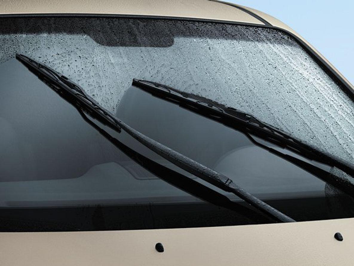 汽车雨刷是哪个按钮，汽车雨刮器能用几年
