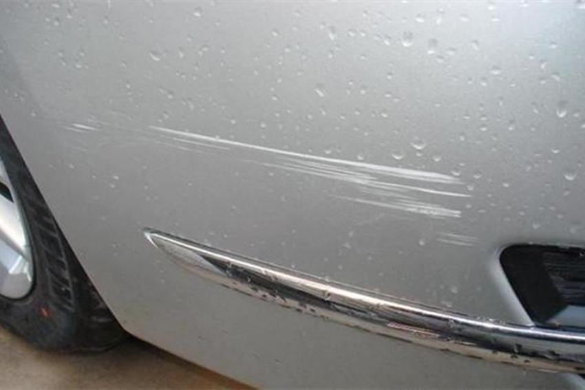 如何有效修复车身上的划痕呢，怎样自己修复车漆划痕
