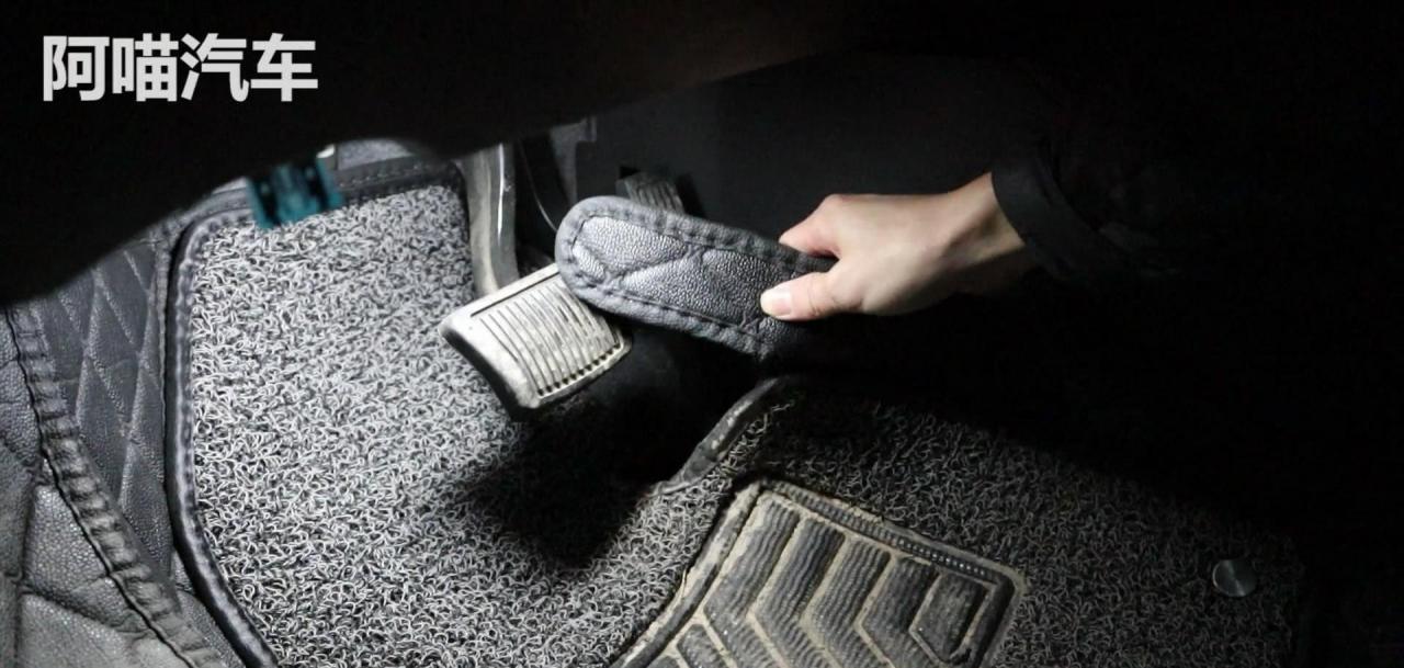 汽车脚垫怎么选才是好的?汽车用什么样的脚垫最好，汽车脚垫用什么样的安全