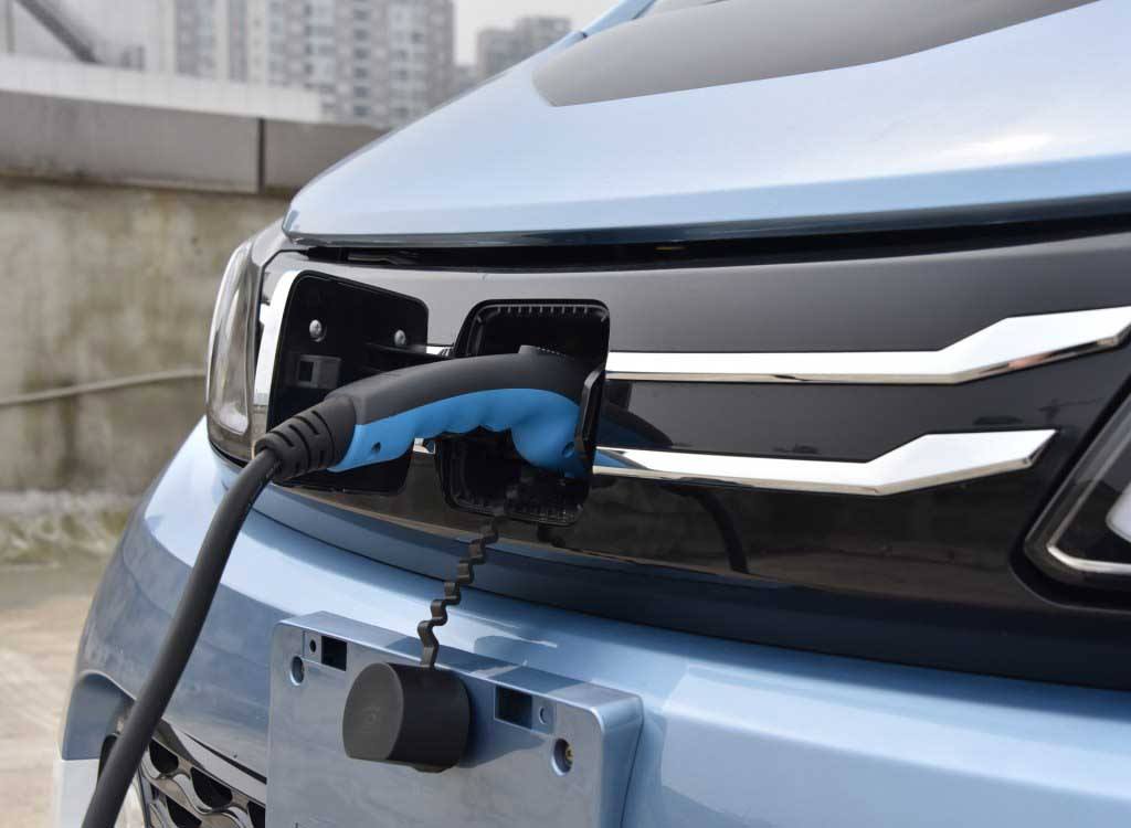 电动汽车两个充电口哪个是快充，电动汽车充电口都是一样的吗