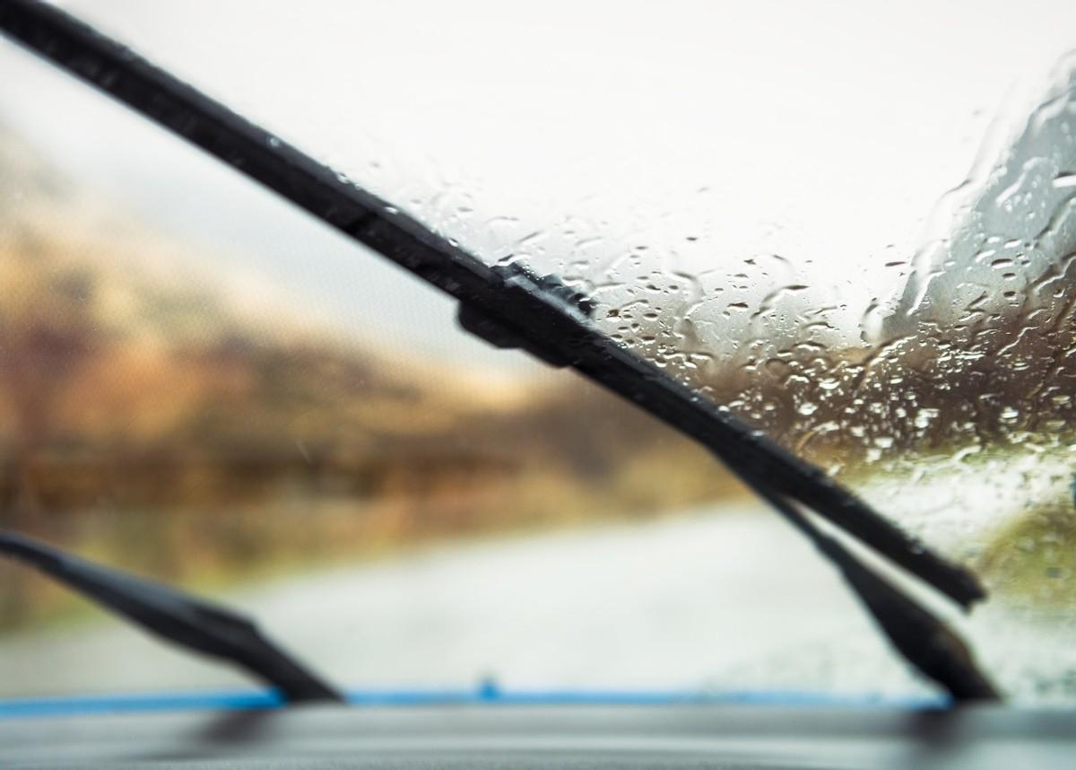 汽车雨刮器不喷水是什么原因造成的，雨刮器能动不喷水原因图解