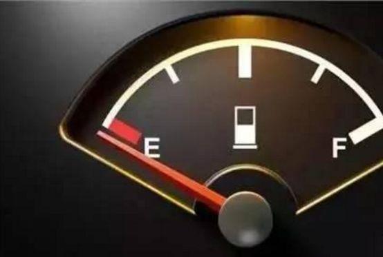 汽车油量还剩多少合适加油呢，一般剩多少里程时需要加油